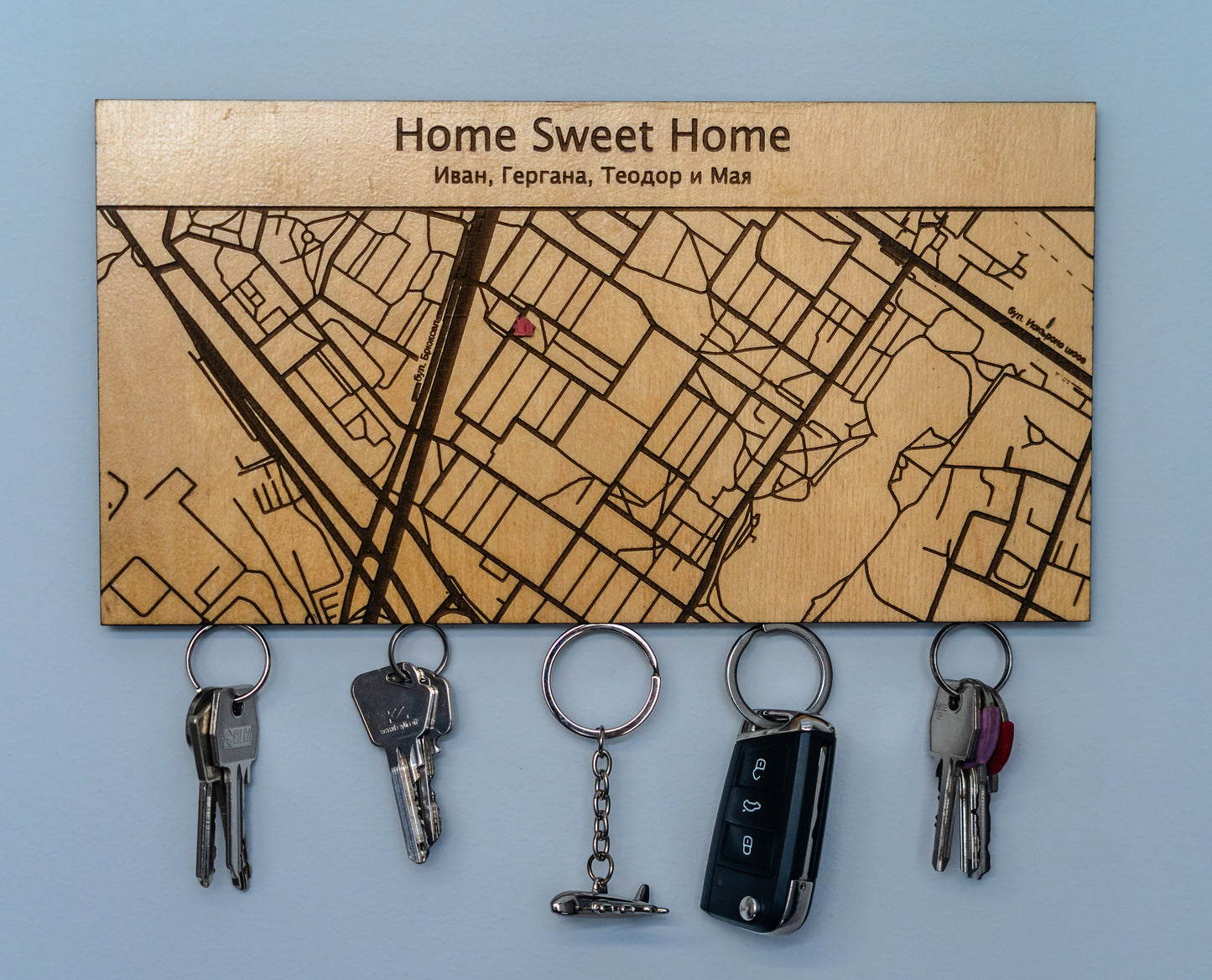 Personalized keyholder with engraved map