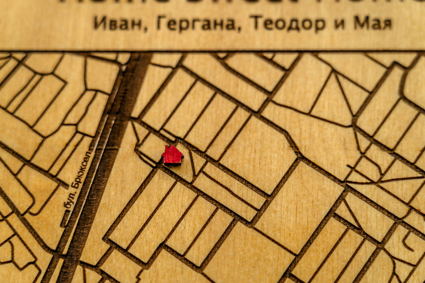 Personalized keyholder with engraved map
