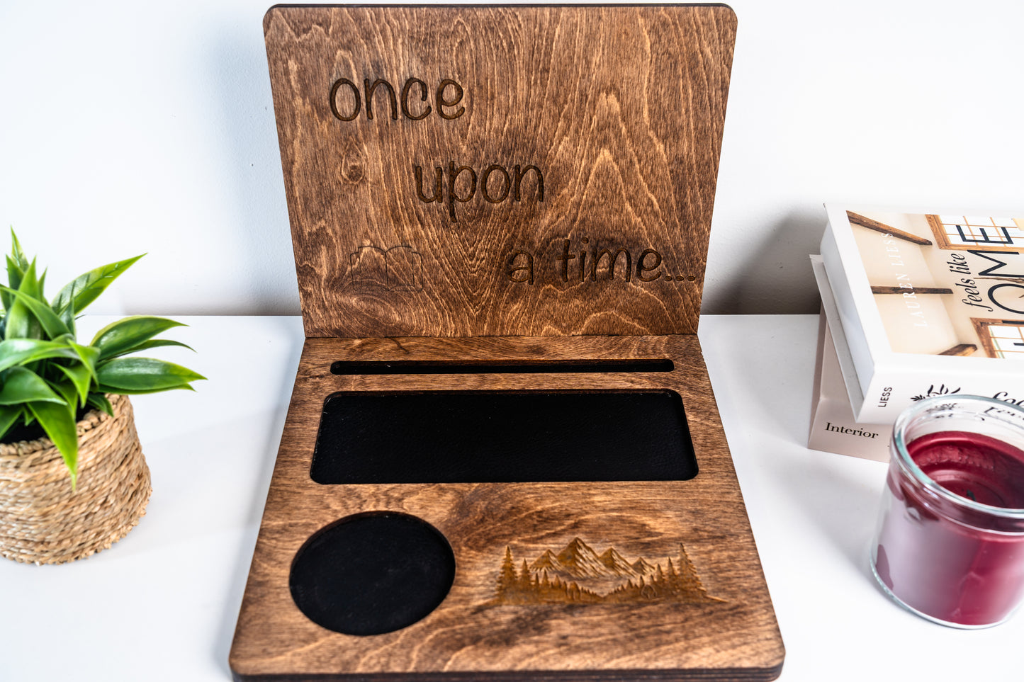 Дървена поставка за книга и аксесоари