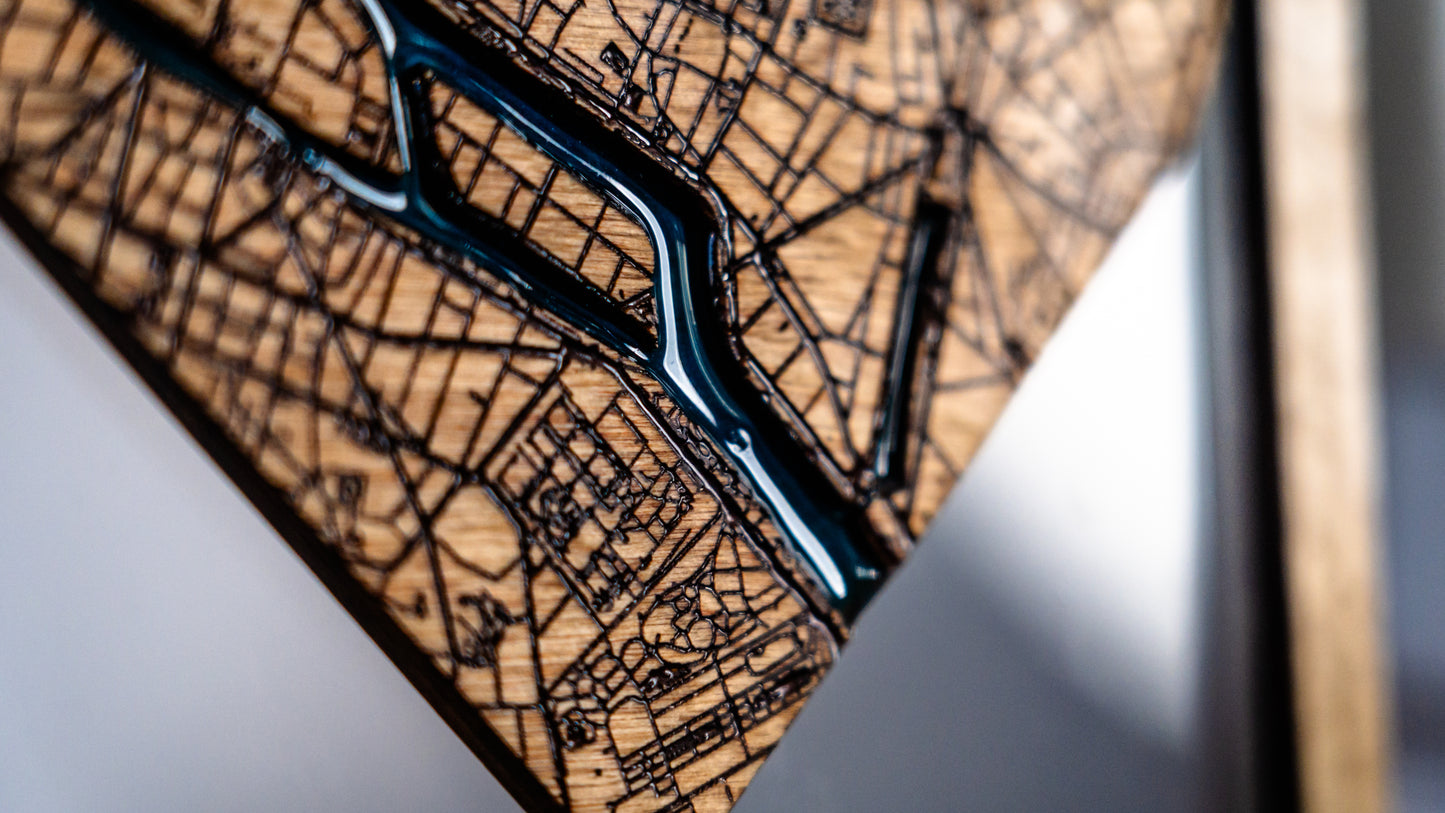 Персонализирана дървена рамка с форма на сърце