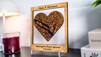 Персонализирана дървена рамка с форма на сърце